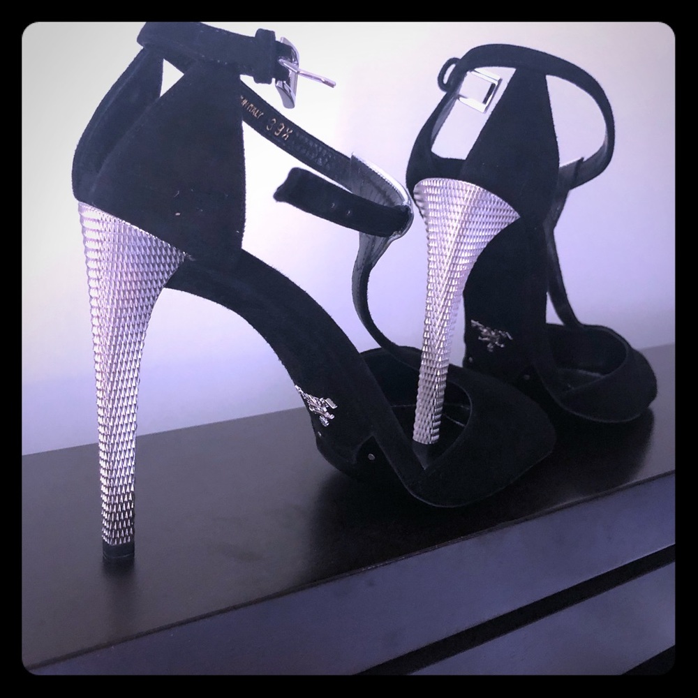 🎈 S O L D 🎈Black and silver PRADA heels